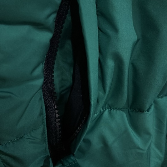 Amazon Essentials Boys Heavyweight Hooded Puffer Jacket Green Navy Color Block - Picture 10 of 15